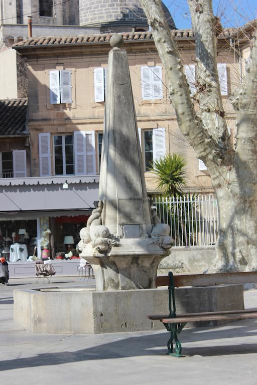 Aparthotel Mas De Valrugues Holifrance Saint-Rémy-de-Provence Exteriér fotografie